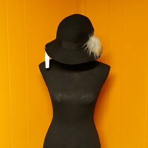 100% wool hat in black brand new with tags